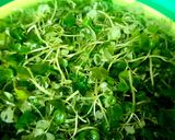 Hình bước làm 1 của món Rau càng cua trộn bò trứng