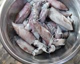 Foto langkah ke 1 dari resep Tumis cumi hitam pedas.