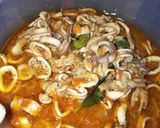 Foto langkah ke 6 dari resep Cumi-Cumi Kuah Pedas.