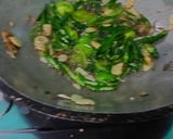 Foto langkah ke 5 dari resep Tumis cumi asin campur petai..