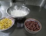 A picture of step 1 of Sweet con and hot dog fry rice.