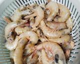 Gambar langkah 1 resipi Gulai Cendawan dan udang.