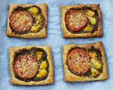 Paradicsomos-pesztós mini pite recept fázis 8 fotója