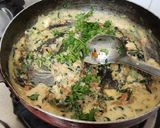 A picture of step 5 of Methi pithla jowar green garlic bhakri and thecha village style.