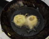 A picture of step 5 of Aalu vada.