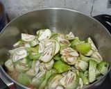 Foto langkah ke 2 dari resep Lodeh terong ijo bumbu iris.