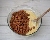 Gambar langkah 2 resipi Almond Biscotti.