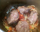Foto del paso 2 de la receta: Carrilleras de cerdo en salsa española