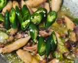 Foto langkah ke 4 dari resep Cumi Asin Cabe Ijo.