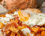 Foto del paso 2 de la receta: Huevos rotos de batata con jamón
