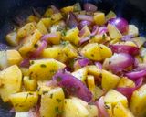 A picture of step 3 of Aloo Pyaz Ki Sabzi.