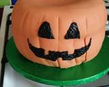 Vickys Halloween Pumpkin Piñata Cake, Decorating Idea recipe step 13 photo