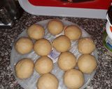 صورة لخطوة 3 من وصفة كرواصون مالحين بدون عجينة مورقة ولا زبدة توريق وبدون تخمار🥐🥐