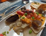 Foto del paso 2 de la receta: Guarguerones en crema marinera con Mariscos y arvejas
