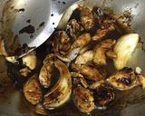 รูปขั้นตอนการทำที่ 3 ของ กุ้งไก่ผัดพริกไทยดำ