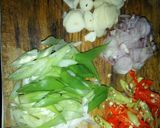 Foto langkah ke 2 dari resep Mie Goreng Seafood.