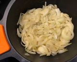 A picture of step 5 of Authentic french onion soup.