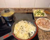 Foto del paso 1 de la receta: Salteado de pollo y calabacín "sabor Cookpad" con cous cous