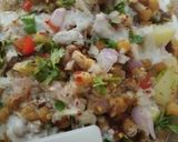 A picture of step 3 of Dahi phulki chana chaat.