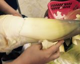 Hình bước làm 2 của món Măng tươi nhà bà Lan xào thịt