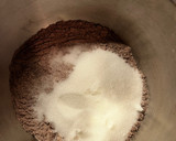 Foto del passaggio 1 della ricetta Torta quattro quarti con pere al vino rosso e cacao
