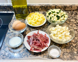 Foto del paso 1 de la receta: Pizza rústica de jamón serrano, patatas y calabacín