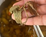 Gambar langkah 3 resipi Teh bunga kekwa dan goji beri.