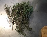Une image de l'étape 2 de Gigot d'agneau à l'ail mariné, thym et romarin frais.