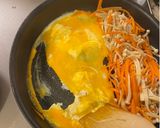 Hình bước làm 7 của món Cà rốt và enoki Xào Shirodashi (Carrot and enoki Stir-fry with Shirodashi)