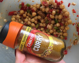 Foto del paso 3 de la receta: Ensalada económica de garbanzos y atún