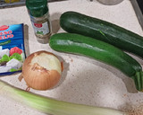 Foto del paso 1 de la receta: Crema de calabacín y queso feta (Monsieur Cuisine Connect)