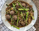 Foto del paso 4 de la receta: Albóndigas en freidora de aire con fideos konjac