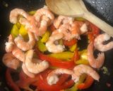 Une image de l'étape 3 de Wok de nouilles - crevettes - sésames 🇨🇳.