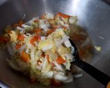 Foto langkah ke 4 dari resep Tumis Sawi Putih dan Wortel.
