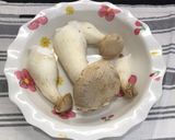 صورة لخطوة 1 من وصفة مشروم أويستر كينج بالزبدة وصلصة الصويا 🍄
