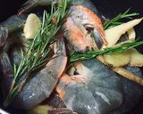 รูปขั้นตอนการทำที่ 2 ของ กุ้งอบเนยสมุนไพร+เหล้าตามใจคุณ