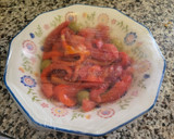 Foto del paso 2 de la receta: Ensalada de pimientos asados y picadillo de tomate murciano