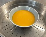 Foto langkah ke 4 dari resep Golden Egg Steam.