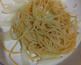 Foto langkah ke 2 dari resep 880) Spaghetti Aglio Olio Praktis.