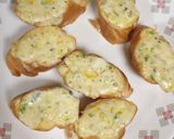 "ચિલી ગાર્લિક ચીઝ બ્રેડ" (Chili Garlic Cheese Bread Recipe In Gujarati) રેસીપી સ્ટેપ3ફોટો