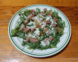 Foto del paso 2 de la receta: Ensalada de arúgula con prosciutto y queso azul