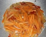 Foto langkah ke 3 dari resep Tumis taoge wortel tahu.