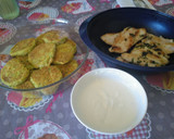 Foto del paso 4 de la receta: Tortitas de calabacín y 🥕con salsa de yogur🍽️sin gluten