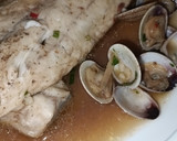 Foto del paso 4 de la receta: Filete de lubina en salsa de chirlas
