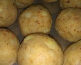 A picture of step 4 of Cheese potato balls.