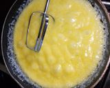 A picture of step 2 of Whip cream popcorn.