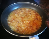 Foto del paso 1 de la receta: Bastoncillos de perca empanados con cebolla caramelizada