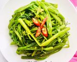 Hình bước làm 3 của món Rau Muống Xào Chao Chay