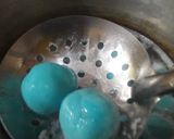 Foto langkah ke 6 dari resep Klepon isi Telur Asin.