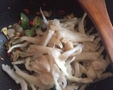 Foto langkah ke 4 dari resep Tumis Tahu Jamur.